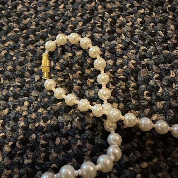 Elegant Pearl and Bead Necklace - Picture 2 of 3